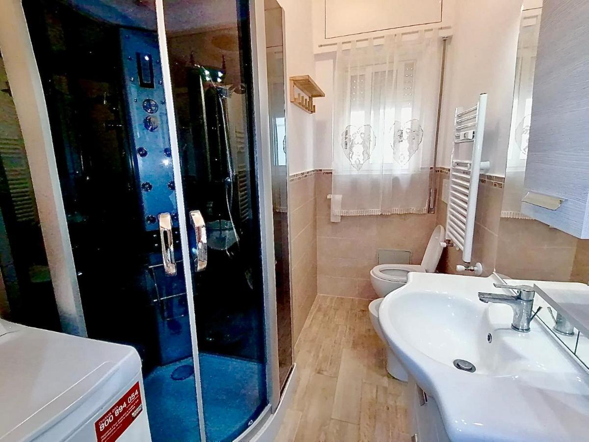 Apartamento Relax Zambrini Lido di Ostia Exterior foto